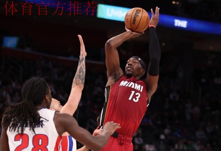 阿德巴约上半场7中4，三分3中1得到13分9篮板2助攻1抢断